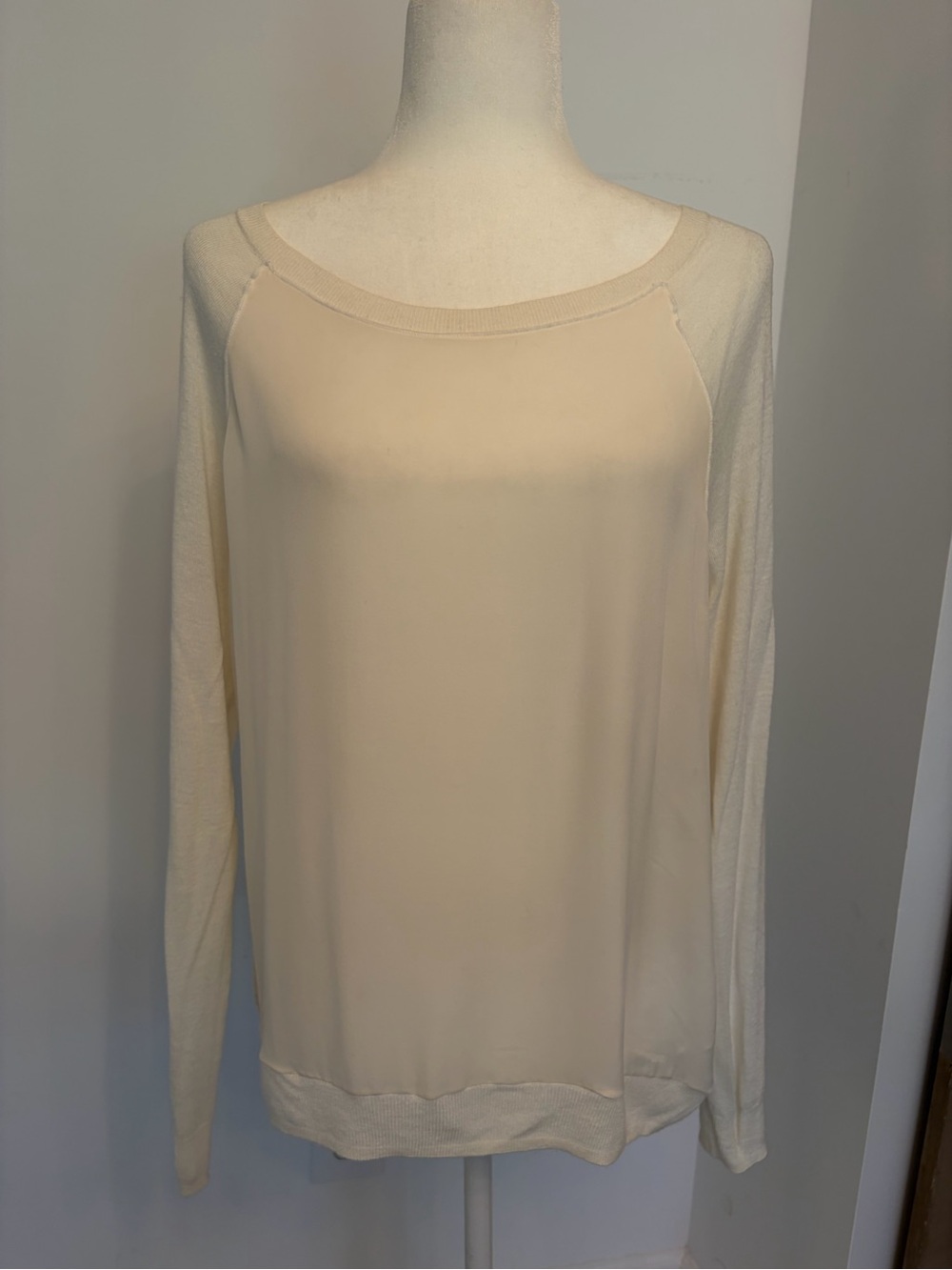 Vince Cream Long-Sleeve Lightweight Pullover Top